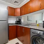 Nasma Luxury Stays - Sophisticated Studio Apt With Stunning Marina View