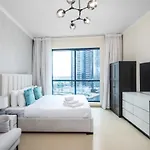 Nasma Luxury Stays - Sophisticated Studio Apt With Stunning Marina View